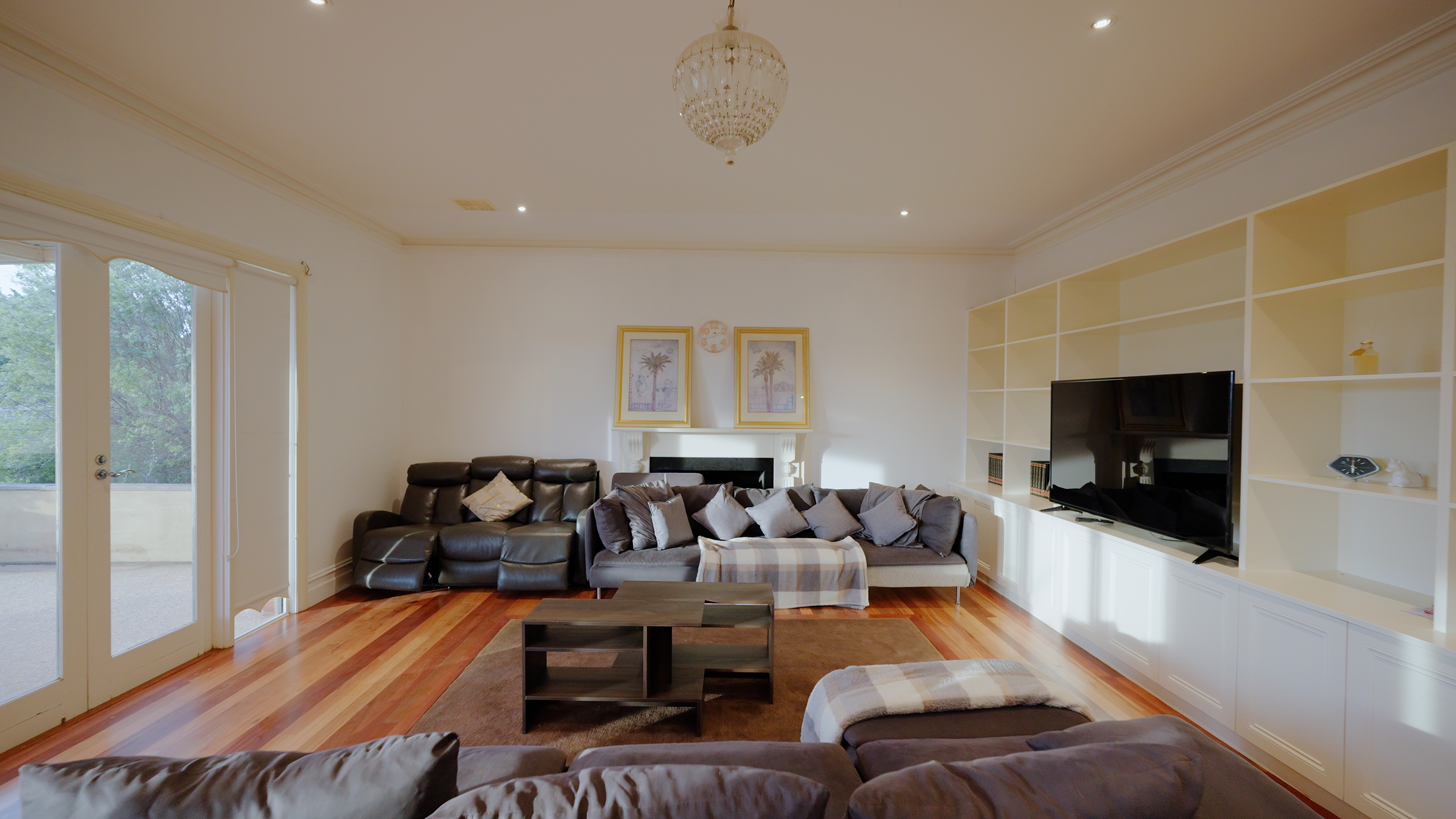 Living room with leather sofas, fireplace and TV